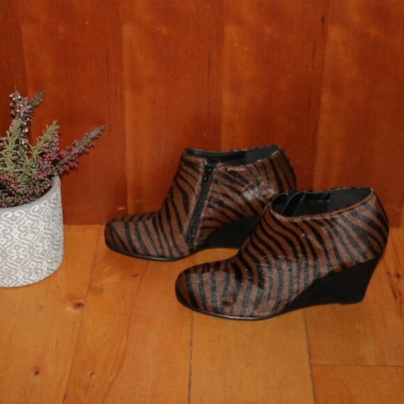 NEW Aerosoles Brown Black Zebra Print Calf Hair Comfort Wedge Ankle Booties 7.5 - Picture 4 of 8